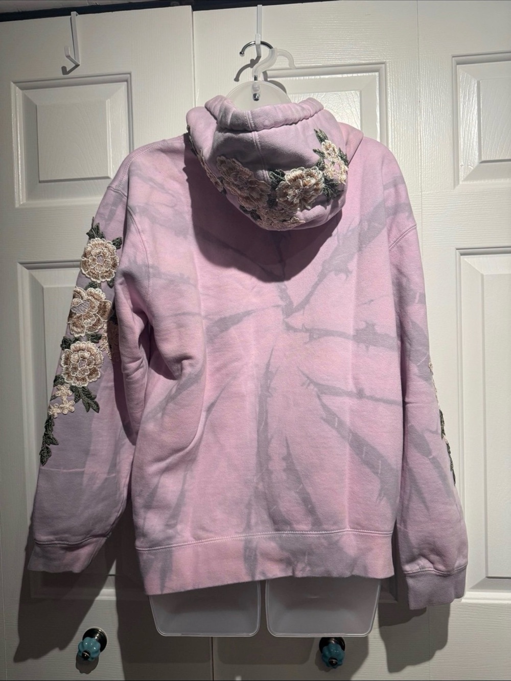Civil regime lavender lilac tie-dye hoodie with floral embroidery on sleeves S